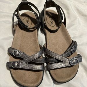 Taos Strappy Gray Sandals Sz 8